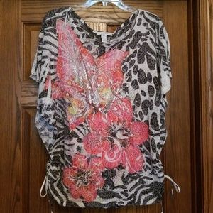 Pretty animal print short sleeve with pink flowers